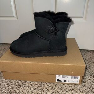 Women’s mini Bailey button Uggs
